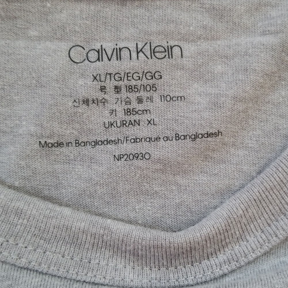 Calvin Klein top XL - Picture 3 of 4